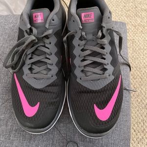 Women’s Nike Sneaker